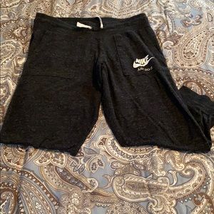 Comfy Nike crop pants with pockets